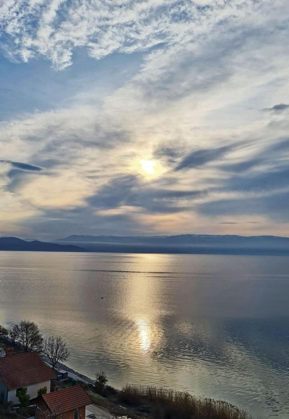 Royal View Apartments Struga Esterno foto